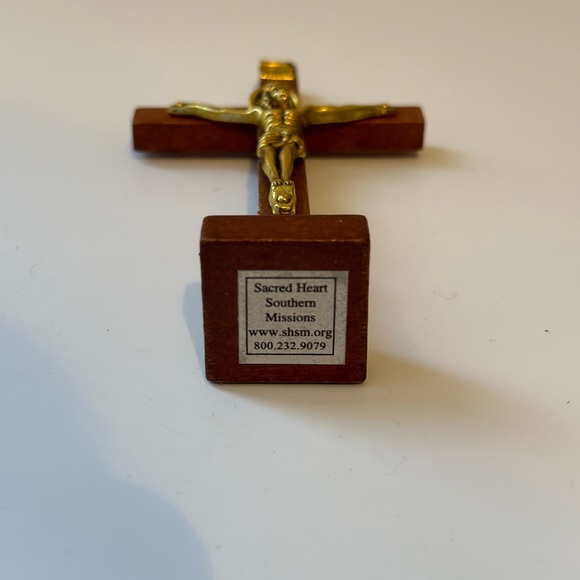 Jesus Christ Crucifix Sacred Heart Southern Missions figurine 4.5” - Picture 4 of 4
